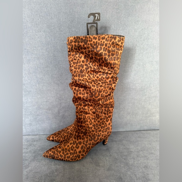 Time and Tru Women’s Faux Suede Cheetah Print Slouch Kitten Heeled Boots SZ 7.5 - Picture 4 of 8